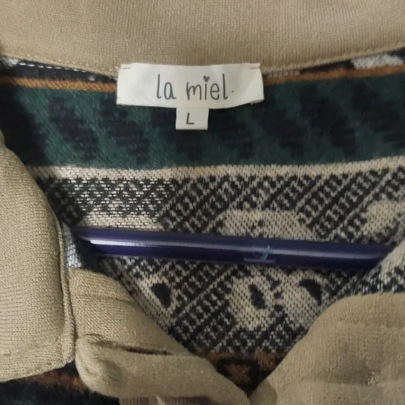 Shacket - Picture 2 of 3